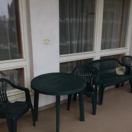 Tripokojovy Byt 100m2 S Terasou A Zahradou 300m2 Apartment *