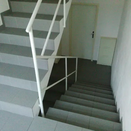 Tripokojovy Byt 100m2 S Terasou A Zahradou 300m2 Apartment