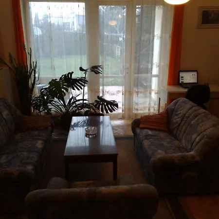 Tripokojovy Byt 100m2 S Terasou A Zahradou 300m2 Apartment