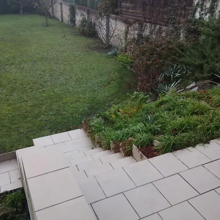 Apartment Tripokojovy Byt 100m2 S Terasou A Zahradou 300m2 Podebrady