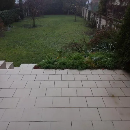 Apartment Tripokojovy Byt 100m2 S Terasou A Zahradou 300m2 *